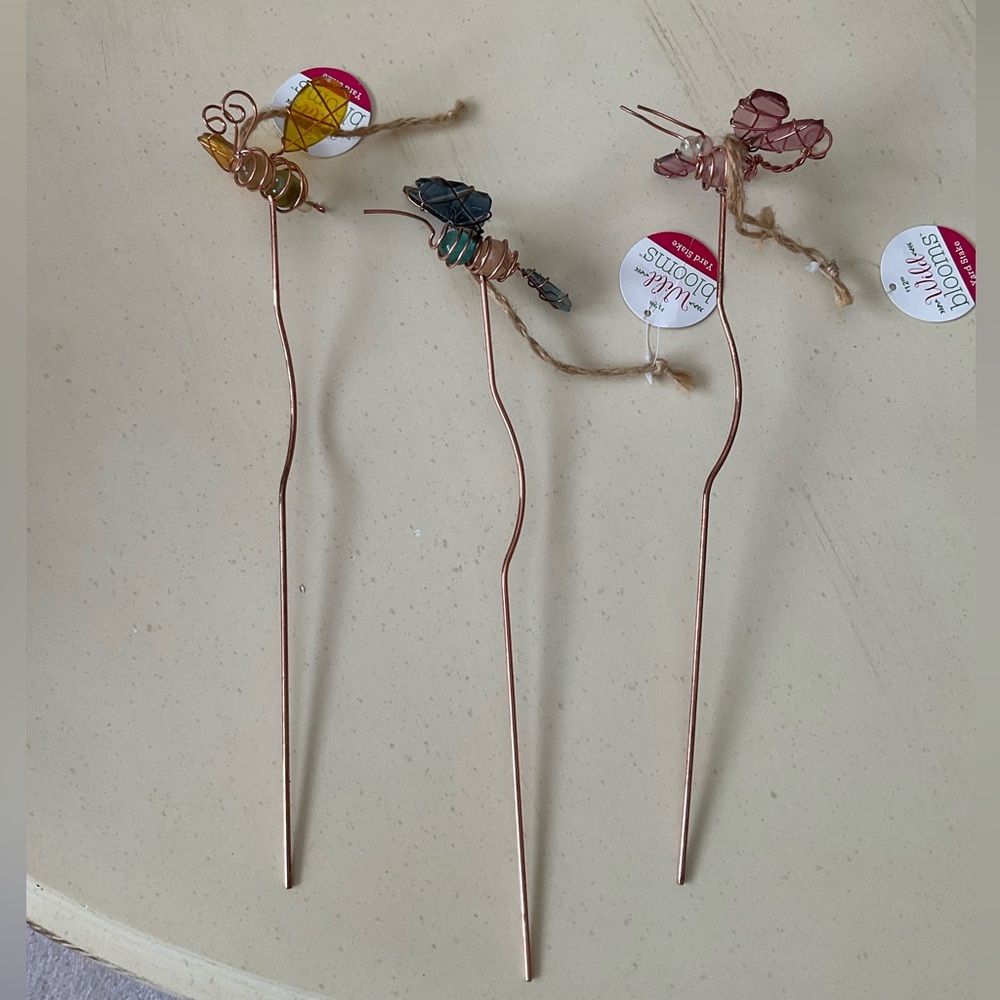3 NWT Plant Stakes - Hummingbird, Bumble Bee and Dragonfly 🐝